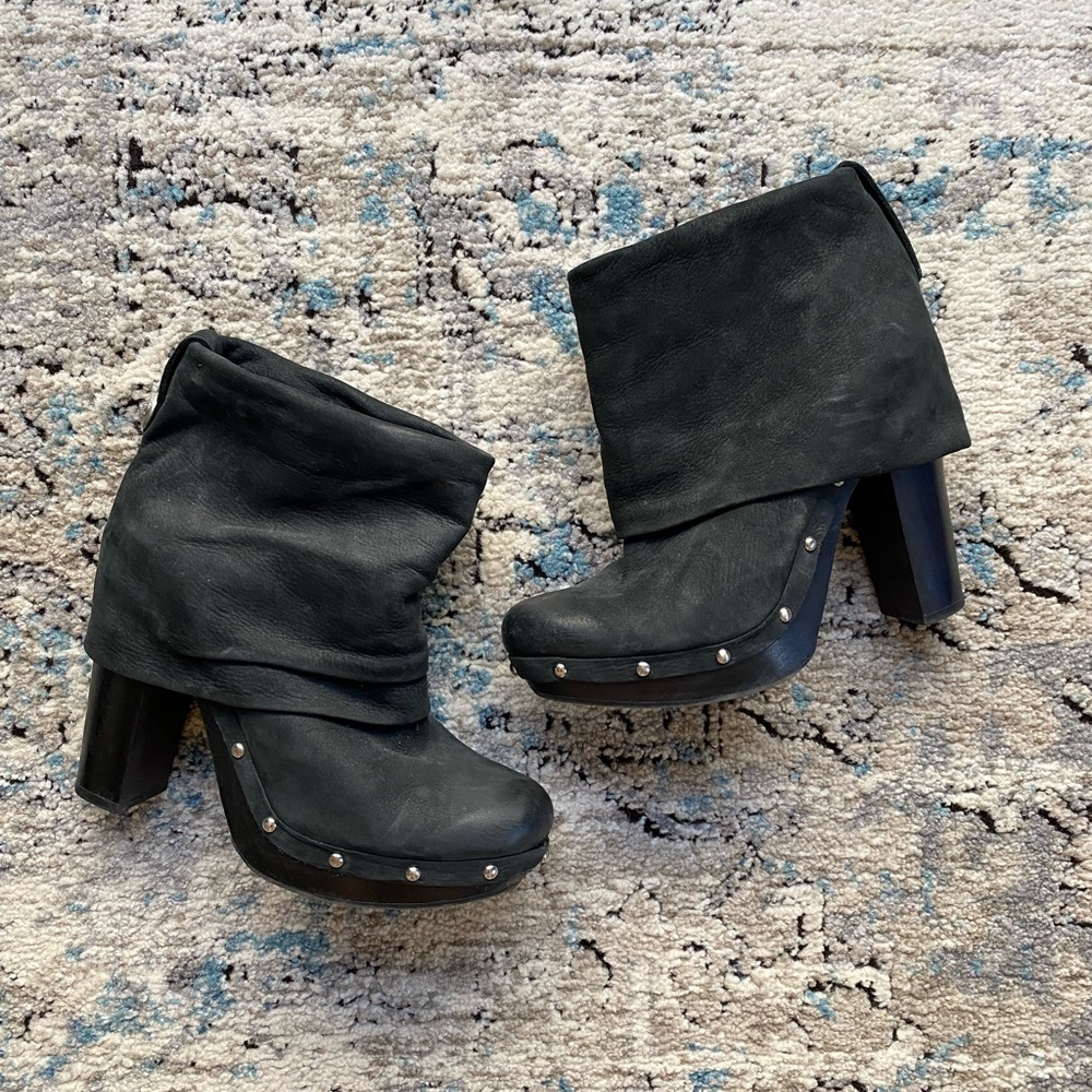 Vince Camuto black leather heel cuffed boots